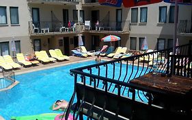 Poppy Apartments  2*